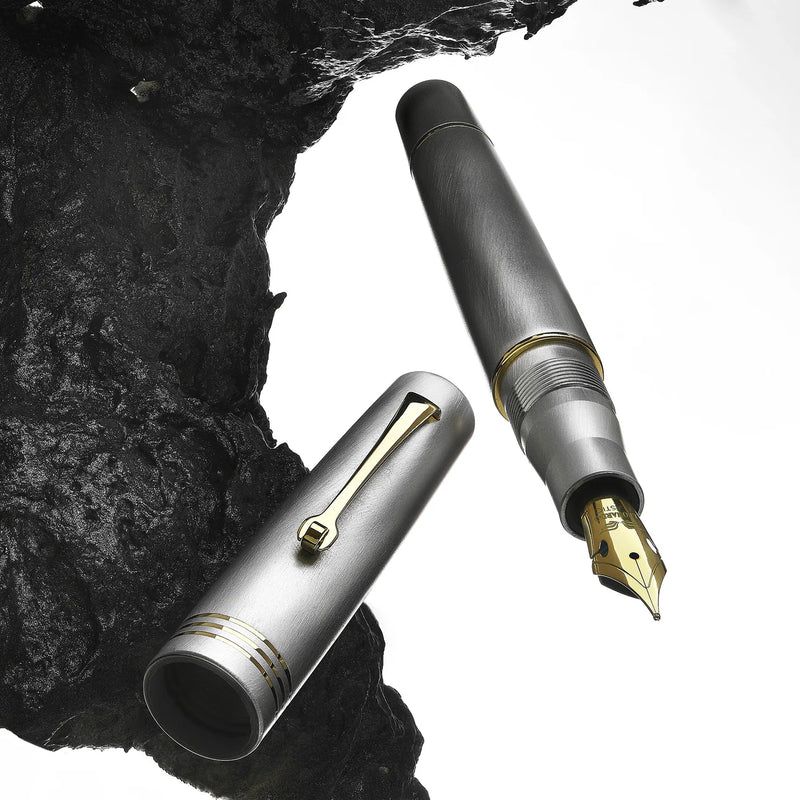 Leonardo Officina Italiana Momento Zero Fountain Pen - Aluminia, Gold Trim, Limited Edition