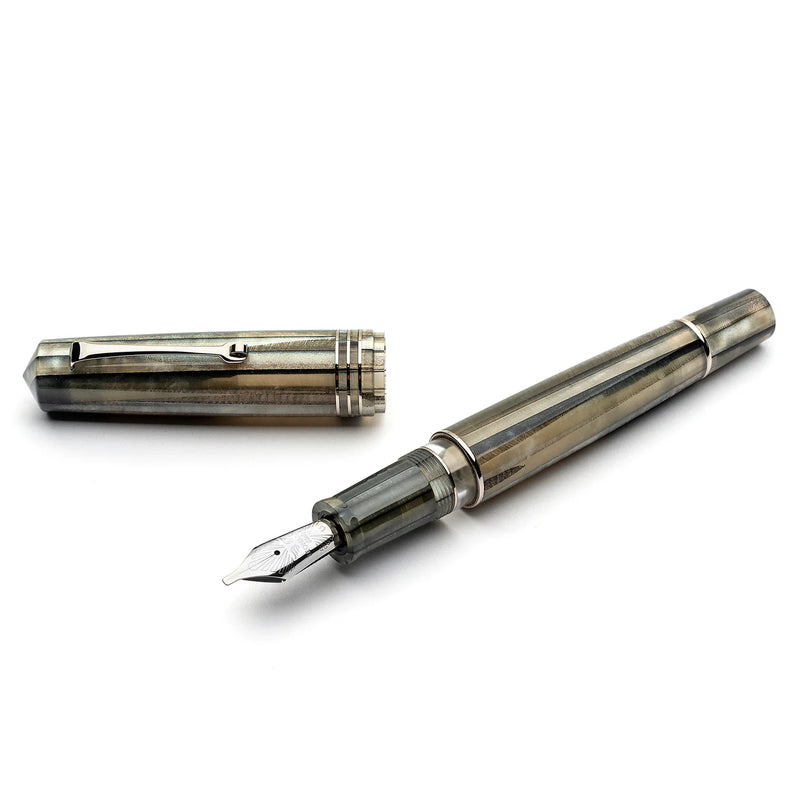 Leonardo Officina Italiana Momento Zero Grande 2.0 Fountain Pen - Sand, Silver Trim