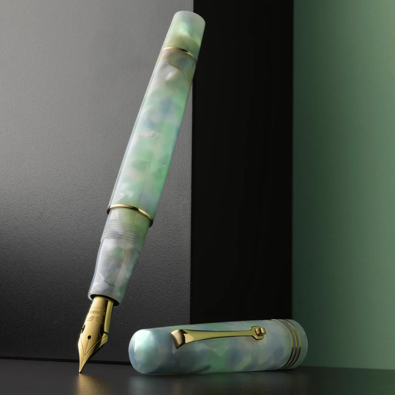 Leonardo Officina Italiana Momento Zero Fountain Pen - Artica, Gold Trim