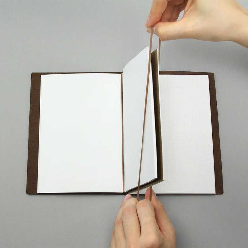TRAVELER'S Notebook Refill - Passport Size, 011 Connecting Rubber Band