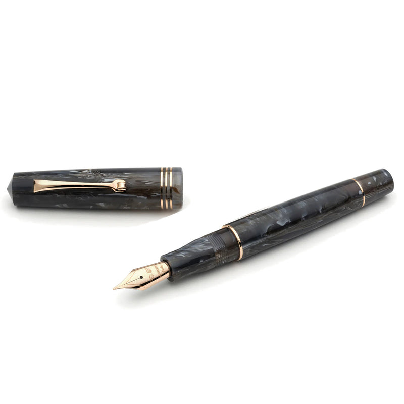 Leonardo Officina Italiana Momento Zero Fountain Pen - Horn, Gold Trim