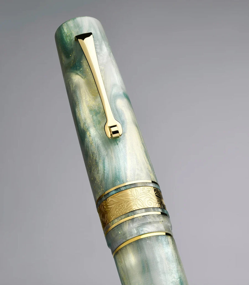 Leonardo Officina Italiana Momento Zero Grande 2.0 Fountain Pen - Ortensia 14k Gold #8 Nib, Gold Trim