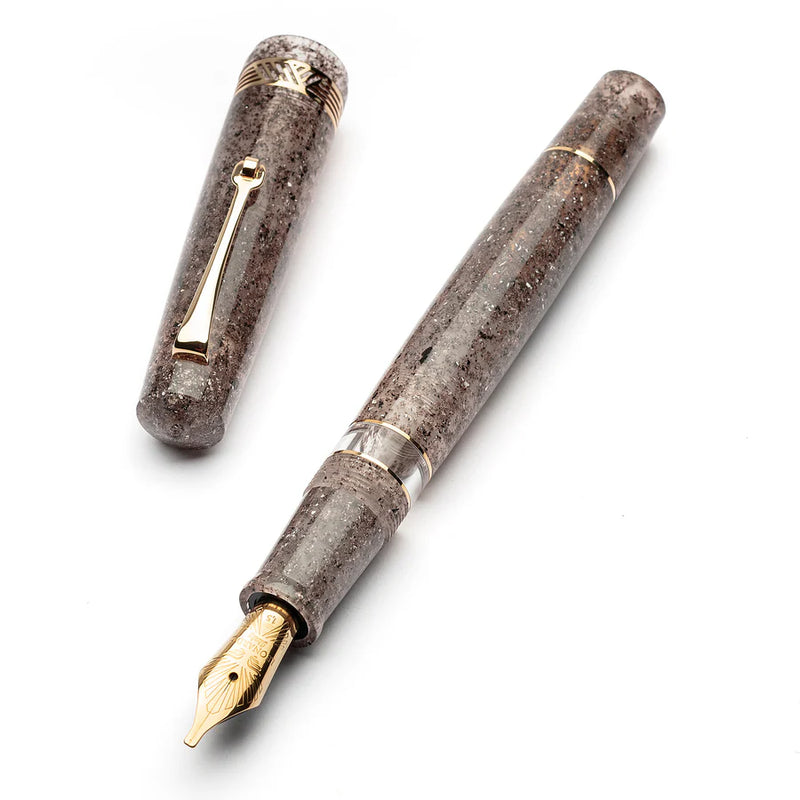 Leonardo Officina Italiana Momento Magico Fountain Pen - Sea Sand, Gold Trim