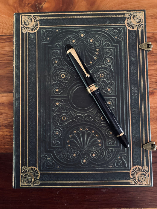 Pilot Custom 823 Fountain Pen - Smoke Broad